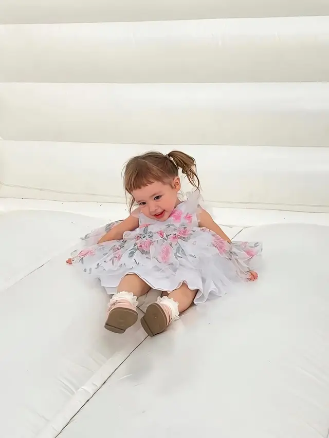 Jennifer Coppen Tampil Serasi Rayakan Ultah Kamari yang Ke-2 dengan Nuansa Pastel yang Meriah