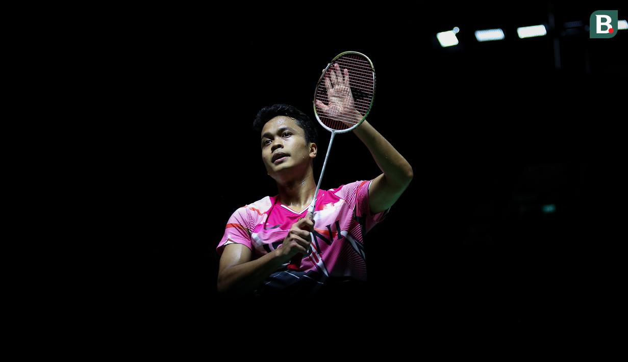Di babak 16 besar, Anthony Sinisuka Ginting akan menghadapi wakil Cina, Shi Yu Qi lolos ke babak 16 besar setelah menang dua game langsung atas Kento Momota (Jepang) dengan skor 21-18, 21-7. (Bola.com/Bagaskara Lazuardi)