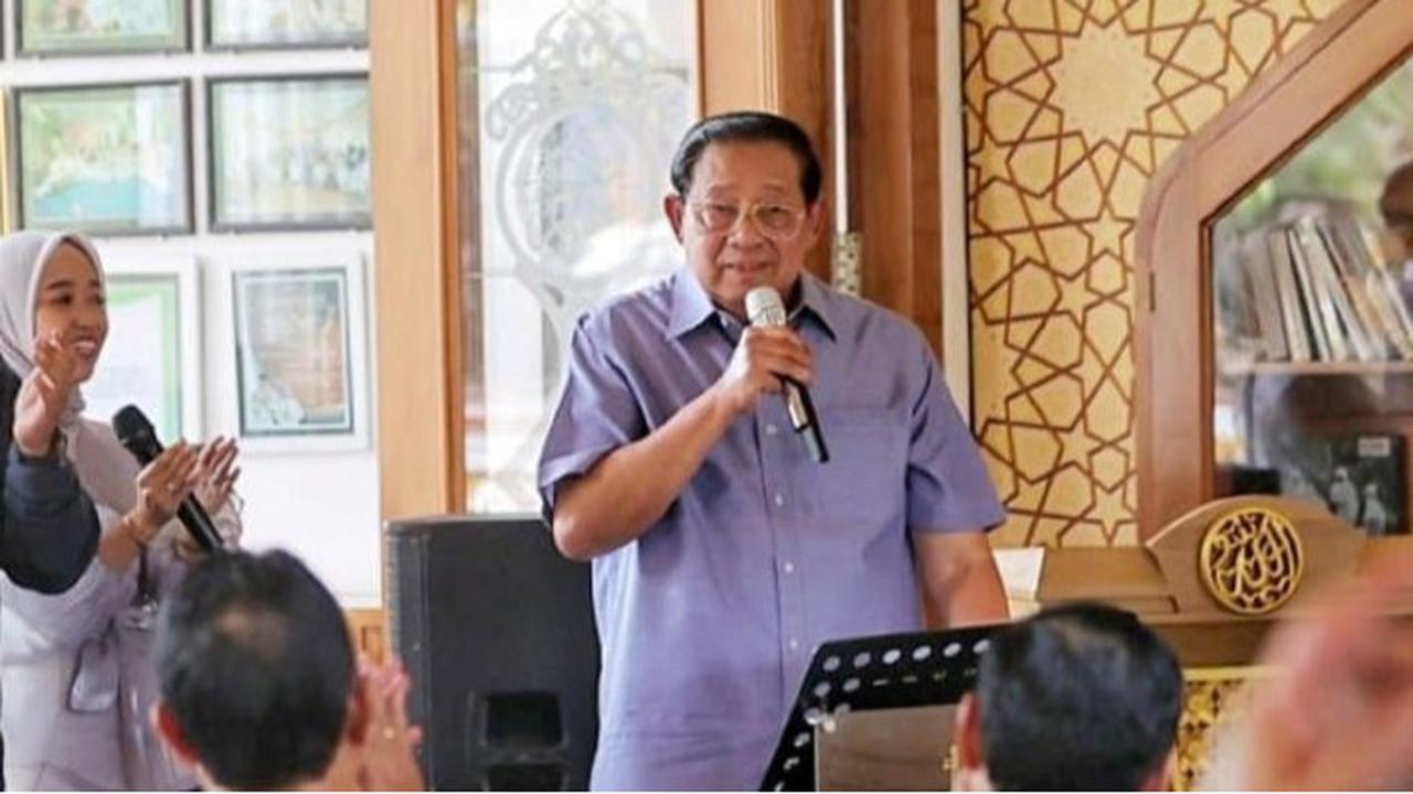 Potret Lawas SBY Lulus Akabri 'Dikawal' Taruna Sjafrie Sjamsoeddin, di Tengahnya Ada Putri Jenderal Kopassus Pemberantas PKI