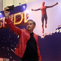 "Senang banget, apalagi Oppo adakan nonton bareng. Penasaran sih seperti apa. Karena gue juga nonton seri-seri sevelumnya," ujar Ibnu Jamil, di XXI Gandaria City, Jakarta Selatan, Selasa (4/7/2017).  (Nurwahyunan/Bintang.com)