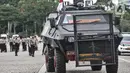 Sebuah mobil amfibi terlihat saat apel Operasi Lilin Jaya 2020 di Lapangan Silang Monas, Jakarta, Senin (21/12/2020). Apel tersebut untuk memastikan kesiapan personel mengamankan Natal dan tahun baru serta mencegah penyebaran virus Covid-19. (merdeka.com/Iqbal S. Nugroho)