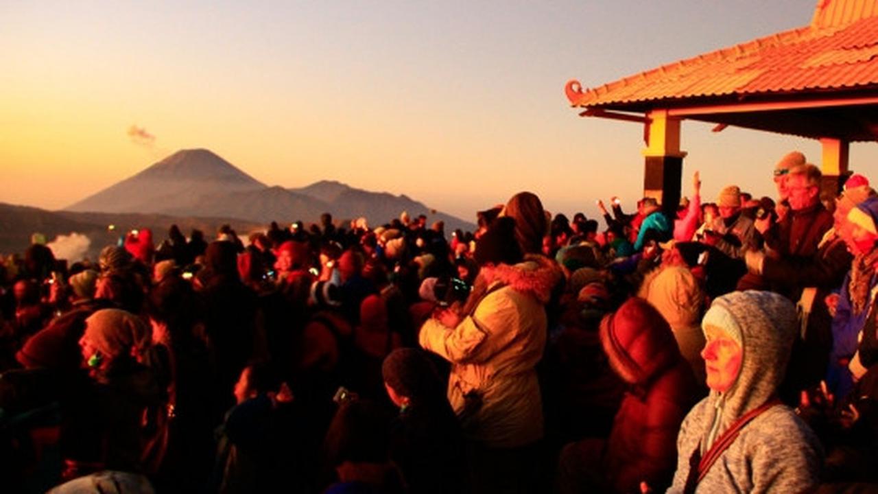 Ramai-ramai abadikan keindahan panorama Bromo yang eksotis