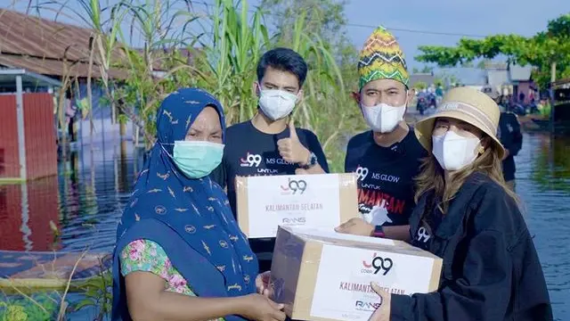 7 Potret Crazy Rich Malang Beri Bantuan Korban Banjir Di Kalimantan
