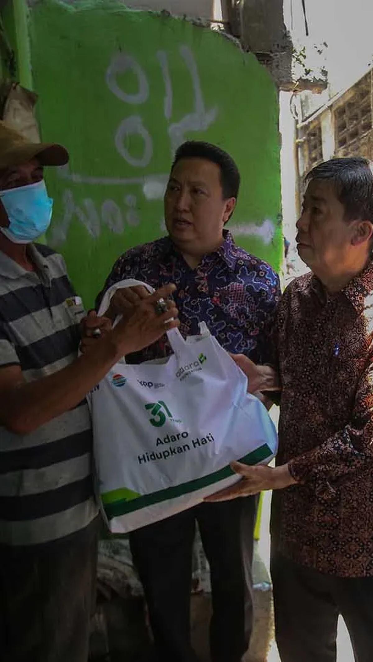 Direktur PT Adaro Energy Indonesia, Gribaldi Thohir mengungkapkan alasan peringatan ulang tahun kali ini dengan membagikan sembako beras mengingat harga sembako yang meroket akibat dampak perang Rusia-Ukraina.