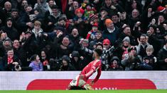 Amad Diallo keluar sebagai penyelamat sekaligus pahlawan setelah berhasil membawa Manchester United (MU) comeback atas Southampton dengan skor 3-1 dalam laga pekan 21 Premier League di Old Trafford, Jumat (17/1/2025). (AFP/Oli Scarff)