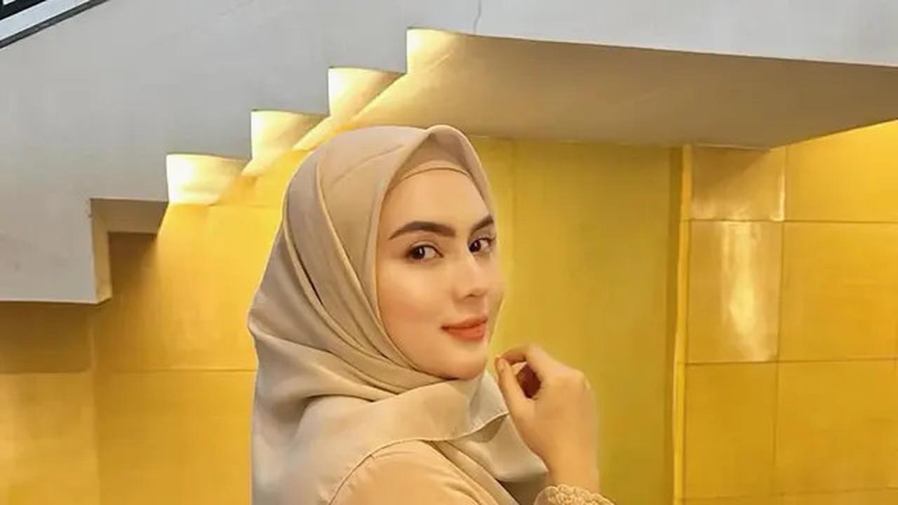 7 Potret Artis Berhijab Keturunan Pakistan, Punya Aura Perempuan Arab