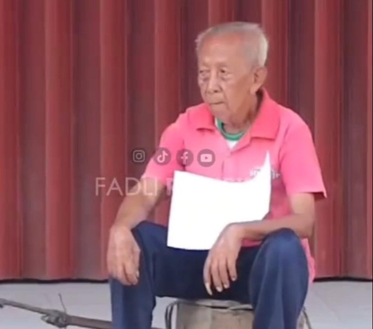 "Cuma ini nak usaha kakek, gak ada usaha lain. Mau jualan gak punya modal," tuturnya kepada Fadli.