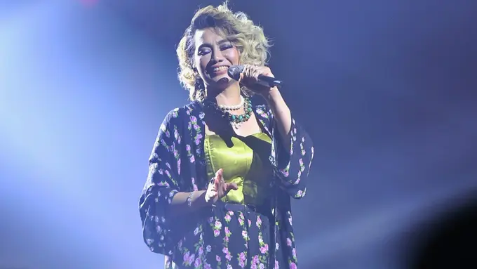 [Bintang] Tutup 5 Cinta Concert, Reza Artamevia Tampil Memukau