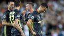 Pemain Juventus, Cristiano Ronaldo bereaksi setelah menerima kartu merah saat melawan Valencia pada matchday pertama Grup H Liga Champions, di Stadion Mestalla, Rabu (19/9). Ronaldo bahkan menitikkan air mata saat meninggalkan lapangan. (AP/Alberto Saiz)