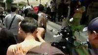 Tindakan pengusiran tersebut lantaran mereka melakukan intimidasi dengan mengajak memilih paslon nomor urut dua di Pilkada DKI 2017. (Liputan 6 SCTV)