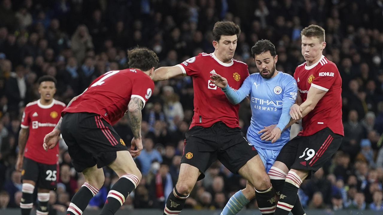 Harry Maguire - Manchester United - Liga Inggris - 7 Maret 2022 - 1