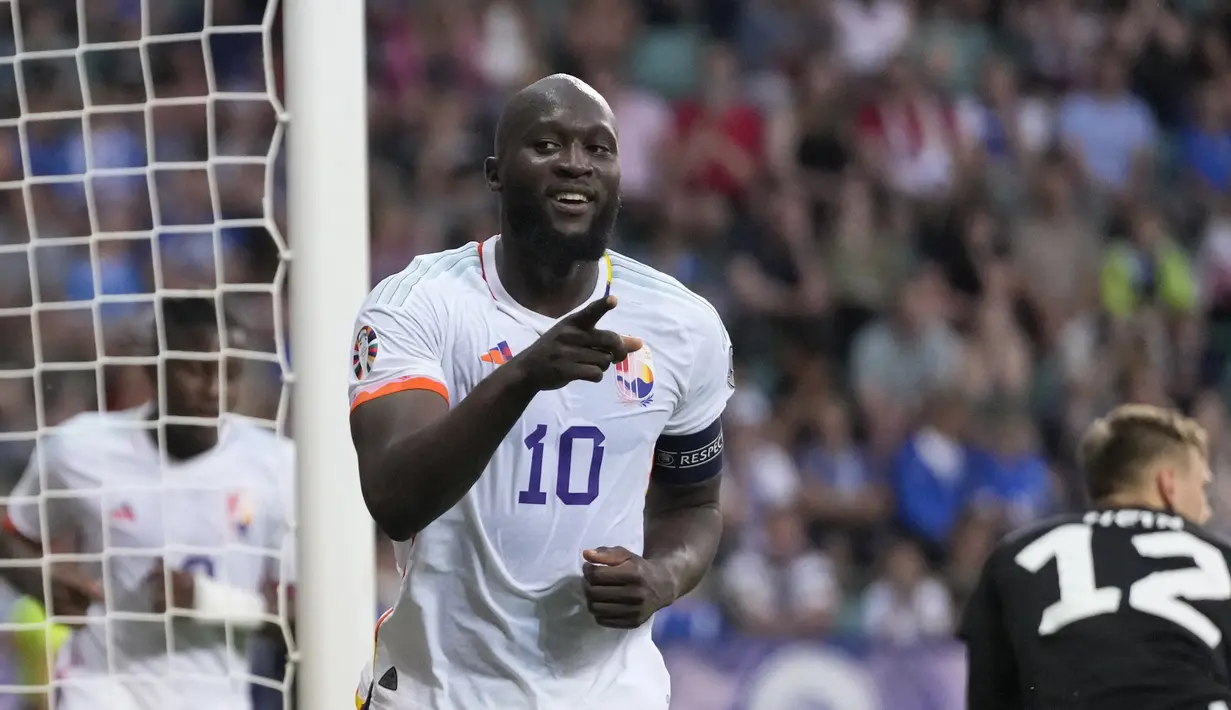 Penyerang Belgia, Romelu Lukaku berselebrasi setelah mencetak gol ke gawang Estonia pada pertandingan lanjutan grup F kualifikasi Euro 2024 di A. Le Coq Arena di Tallinn, Estonia, Rabu, 21 Juni 2023. (AP Photo/Pavel Golovkin)