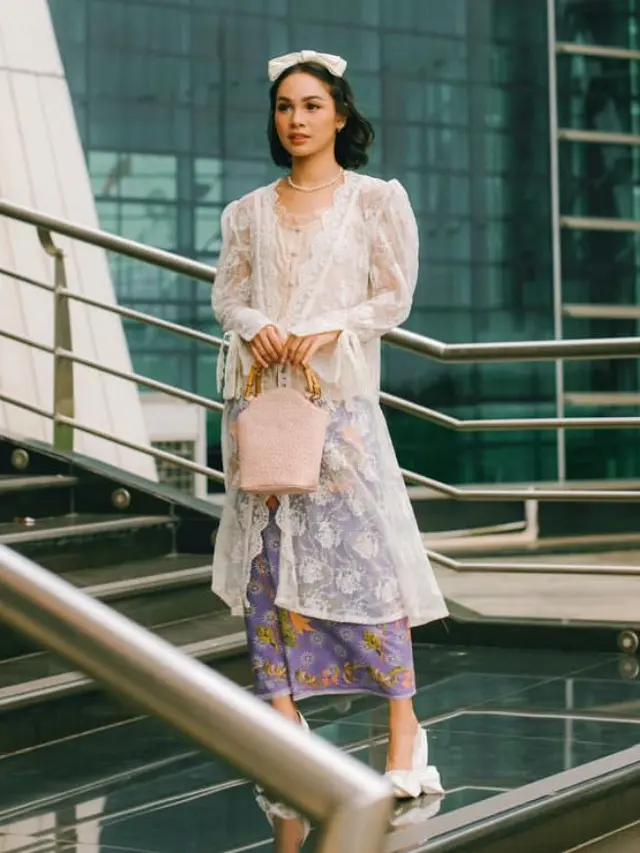 Artis Indonesia yang Senang Pakai Kebaya