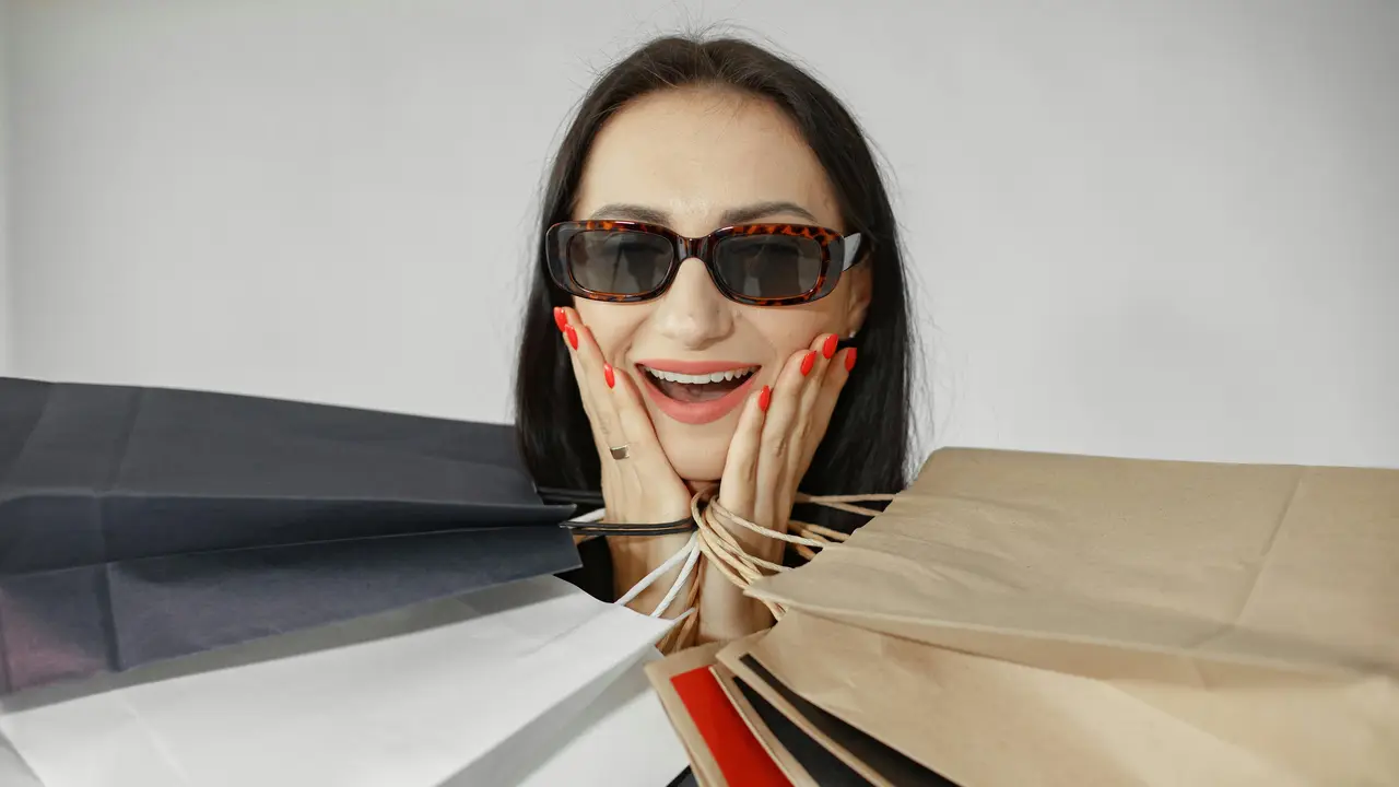 Punya Kebiasaan Berbelanja Secara Berlebihan? Kenali Bahaya Compulsive Buying Disorder (CBD)Punya Kebiasaan Berbelanja Secara Berlebihan? Kenali Bahaya Compulsive Buying Disorder (CBD)
