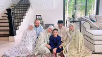 Bunga Citra Lestari tampil mengenakan mukena saat Iduladha (Dok.Instagram/@bclsinclair/https://www.instagram.com/p/CDS0FAmlzXk/Komarudin)