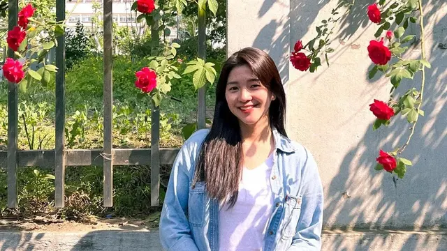 Outfit Amelia Tantono Pakai Kemeja, YouTuber Lampung Pernah Main Drama Korea