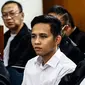 Bharada E menghadiri sidang lanjutan kasus pembunuhan berencana terhadap Nofriansyah Yosua Hutabarat atau Brigadir J di Pengadilan Negeri Jakarta Selatan, Senin (21/11/2022). Dalam sidang tersebut Jaksa Penuntut Umum (JPU) Kejaksaan Negeri Jakarta Selatan menghadirkan 11 orang saksi, sembilan di antaranya merupakan anggota Polri dan dua sisanya karyawan swasta. (Liputan6.com/Johan Tallo)