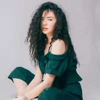 ilustrasi perempuan/Photo by Azamat Zhanisov on Unsplash