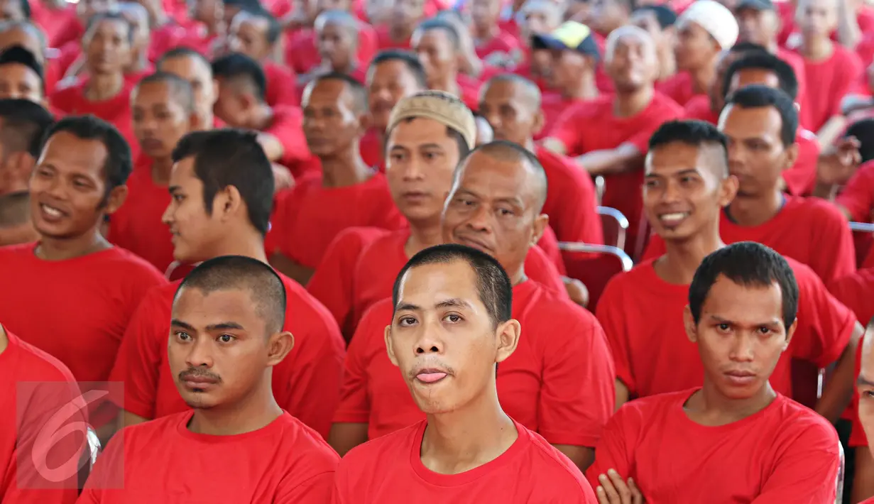 Narapidana Narkotika menghadiri peluncuran Rehabilitasi Sosial Therapeutic Community di Lapas Narkotika Kelas II A, Jakarta, Selasa (10/5). Program rehabilitasi tersebut memiliki prinsip dasar komunitas sebagai alat terapi (Liputan6.com/Immanuel Antonius)