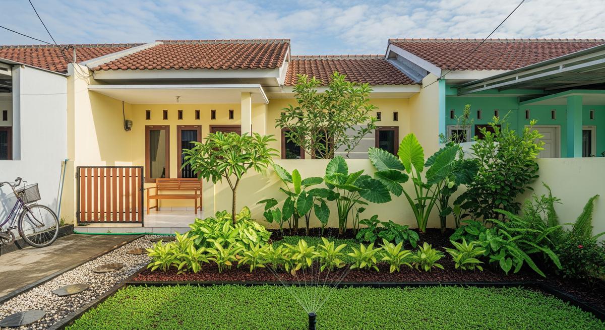 Inspirasi Taman Tropis Mini untuk Rumah Subsidi Model Memanfaatkan Taman Daun