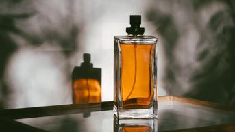 Jangan Asal Semprot, Ini Cara Bikin Aroma Parfum Lebih Tahan Lama