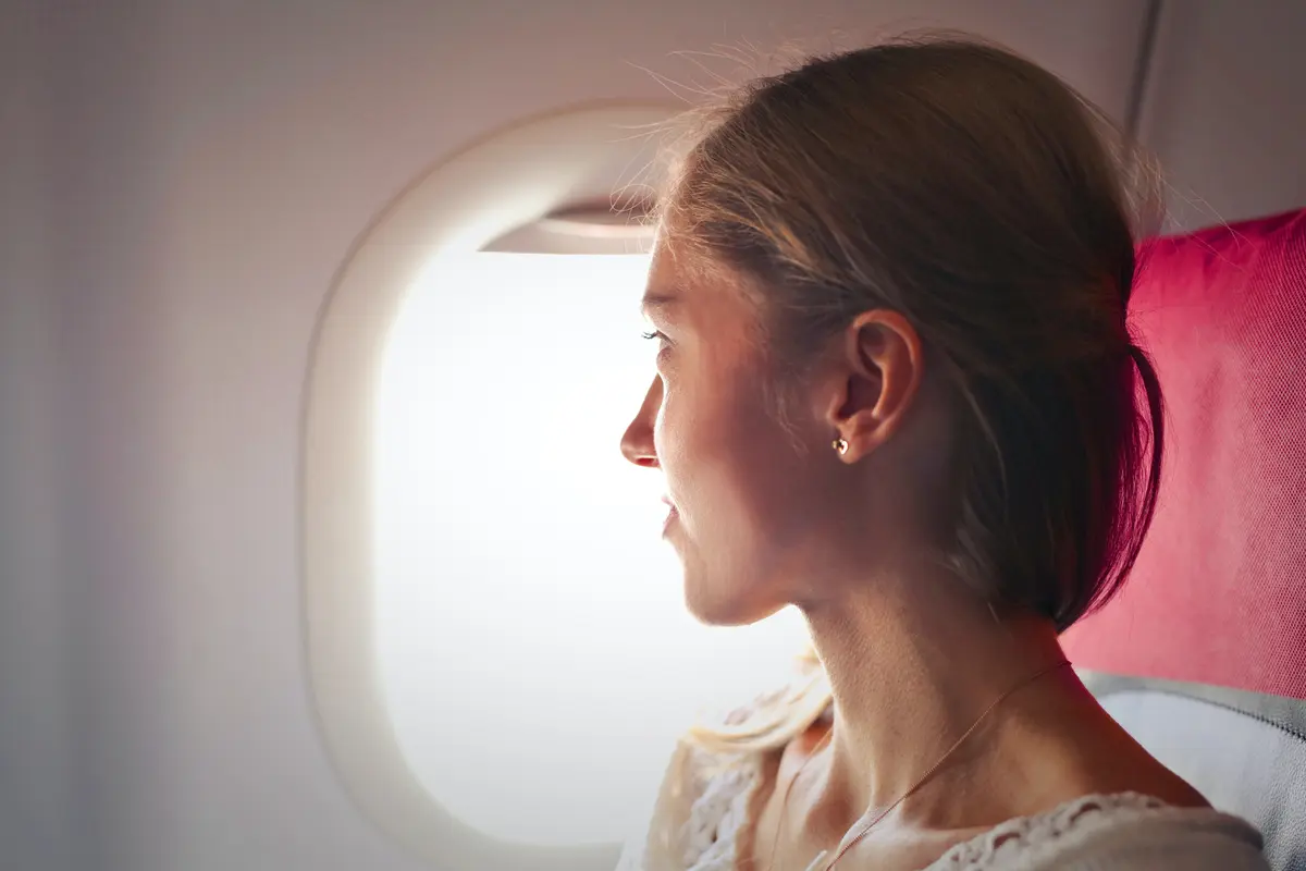 Tips Makeup Ringan dan Tahan Lama saat Traveling dengan Pesawat