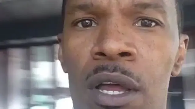 Nonton Gravity, Jamie Foxx Mabuk