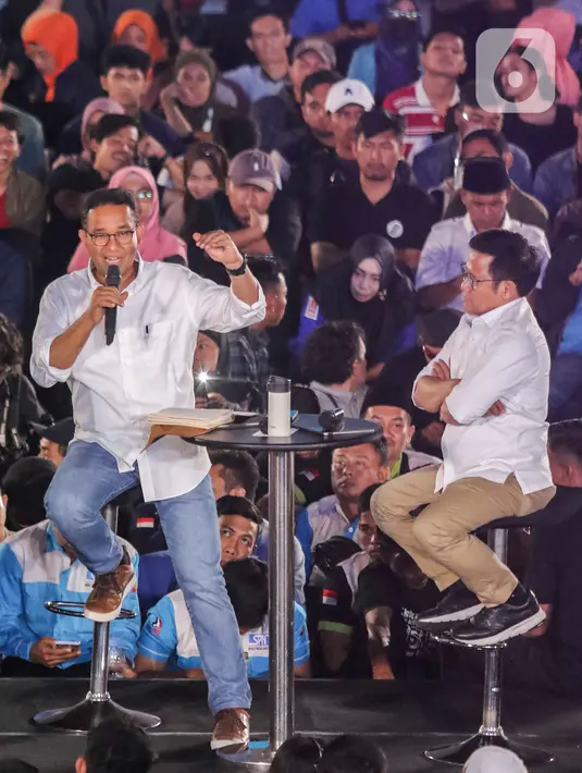 <p>Sementara itu, Cak Imin mengenakan kemeja putih dan celana cokelat. (Liputan6.com/Angga Yuniar)</p>