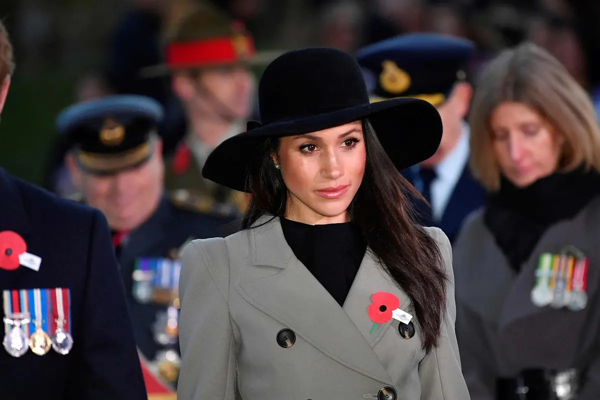 Meghan Markle Tampil Cantik Dengan Topi Hitam di Anzac Day