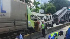 Truk Tabrak Separator Halte Denpasar, Belasan Rute Transjakarta Terlambat