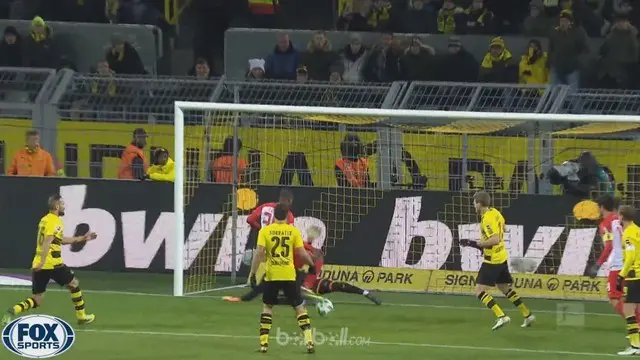 Borussia Dortmund ditahan seri 1-1 oleh Augsburg yang membuat mereka gagal memanfaatkan kesempatan untuk menjaga posisi. Marco Reu...