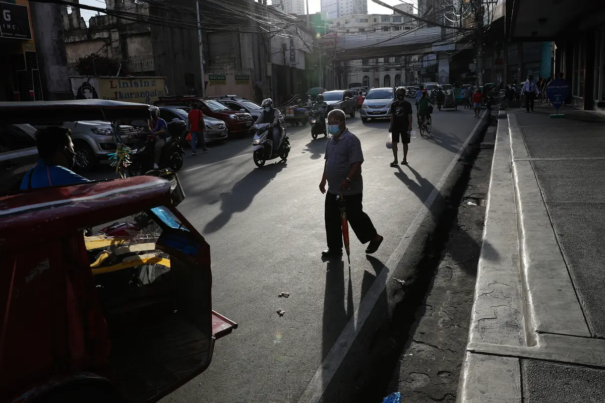 Filipina Longgarkan Lockdown