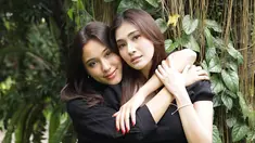 Sebelum bermain sinetron Love Story The Series, Demmy Febriana sudah banyak menghiasi layar kaca dengan bermain FTV dan sinetron. Pernah bermain sinetron Putih Abu-Abu pada tahun 2012, wanita yang kini sudah berusia 33 tahun ini selalu tampil awet muda. (Liputan6.com/IG/@demmyfebriana)