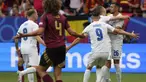 Salah satu tim unggulan di Euro 2024, Timnas Belgia harus takluk 0-1 dari Slovakia dalam laga Grup E di Waldstadion, Frankfurt, Jerman, Senin (17/6/2024) malam WIB. Gol tunggal kemenangan Slovakia dihasilkan Ivan Schranz saat laga baru berjalan tujuh menit yang diawali oleh blunder Jeremy Doku. Belgia pun sempat membuat dua gol lewat Romelu Lukaku pada menit ke-56 dan 86, namun keduanya tak disahkan wasit setelah mengecek rekaman VAR. (AP Photo/Darko Vojinovic)