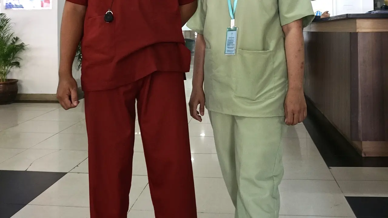 Sepatu untuk Nakes