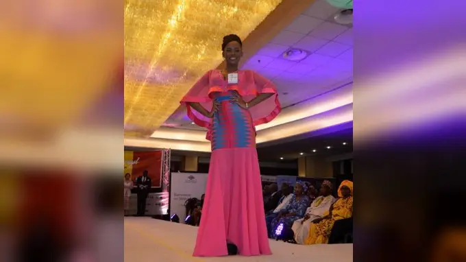 15 wanita cantik gunakan gaun berbahan batik dan tenun pada malam Grand Final Miss Senegal 2017 (KBRI Dakar)