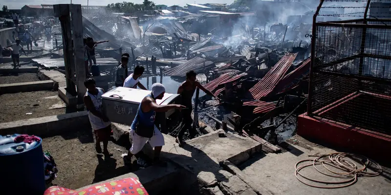 Kebakaran Landa Permukiman Kumuh di Manila