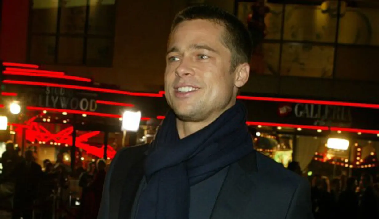 Kehadiran Pitt di premiere film ‘The Lozt City of Z’ bukan sebagai pemeran, melainkan sebagai sang produser film tersebut yang siap tayang pada 14 April 2017 mendatang di U.S. Pitt hadir bersama tim produksinya, Plan B Entertainment. (AFP/Bintang.com)