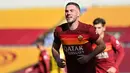 Jordan Veretout. Gelandang Prancis berusia 29 tahun yang kini memasuki musim ke-3 bersama AS Roma ini nilai pasarnya menurun 8 juta euro dari 30 juta euro menjadi 22 juta euro. Musim ini ia telah tampil 37 laga di semua ajang dengan torehan 4 gol dan 9 assist. (AFP/Alberto Pizzoli)