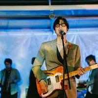 Selain menjadi seorang penyanyi, Dikta kerap tampil di layar lebar hingga series. Penyanyi yang awalnya populer sebagai salah satu vokalis Yovie &amp; Nuno ini pun saat ini sudah bertambah usia menjadi 37 tahun. Sosok Dikta yang hingga saat ini masih single pun tidak luput dari sorotan. (Liputan6.com/IG/@dikta)