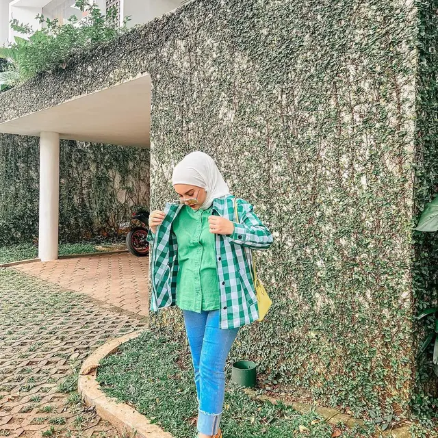 6 Potret Irish Bella Pamer Baby Bump di Kehamilan Kedua, Stylish Bak ABG