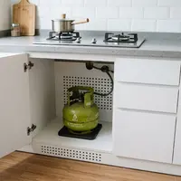 Letakkan Tabung Gas di Dalam Kabinet Kitchen Set. (Gambar: AI Generated)