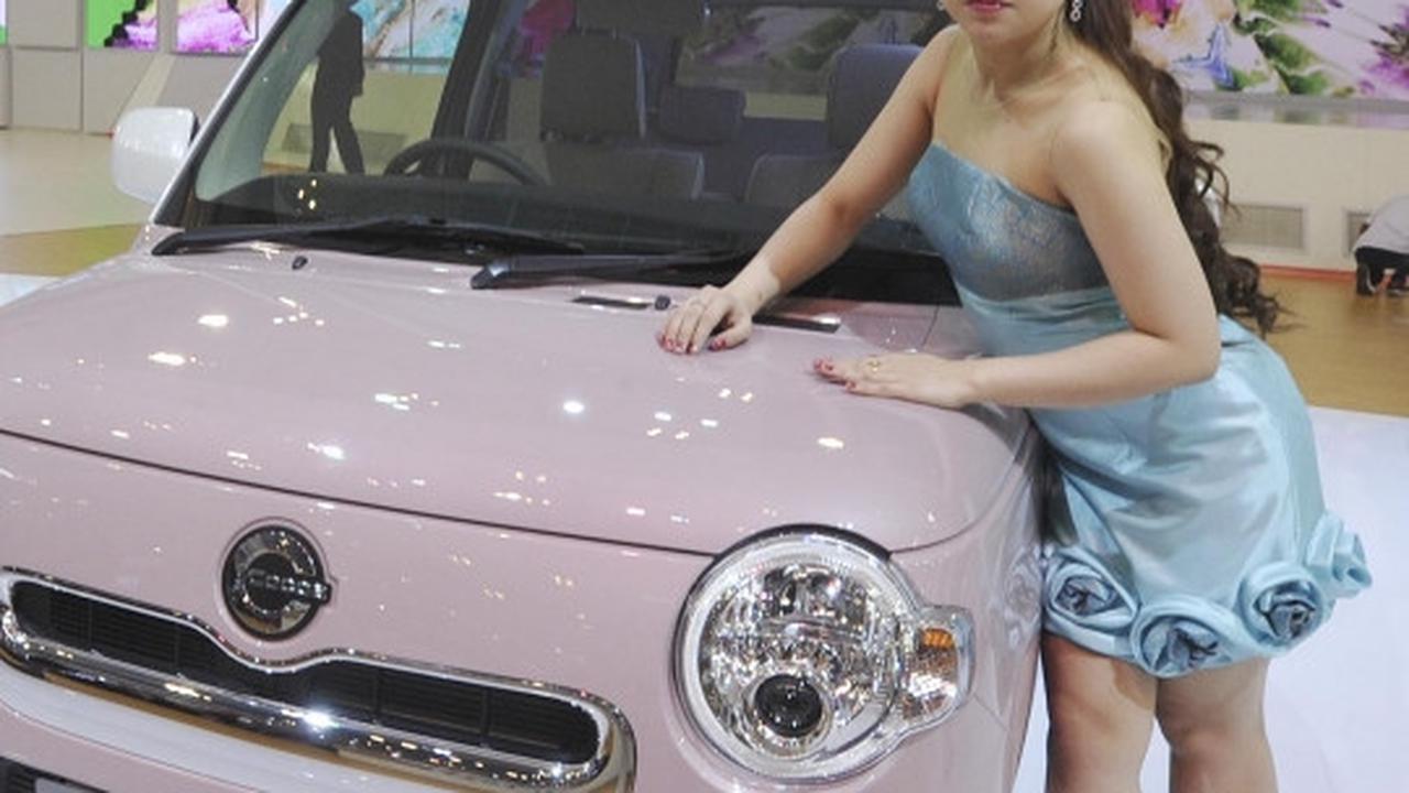 Aduhai model-model seksi hiasi pameran otomotif GIIAS 2015