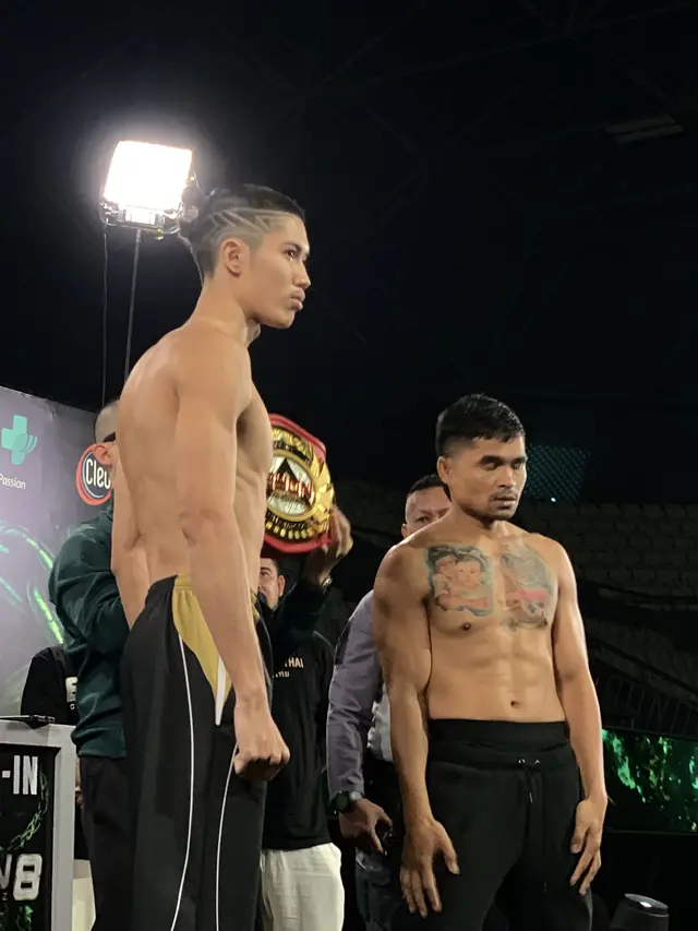 Duel utama BYON Combat Showbiz 8 mempertemukan Ammarul Shafiq (kir( kontra Jeka Saragih (kanan) dalam perebutan BYON Kickstriking Asia Title