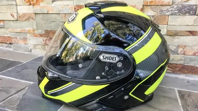 Helm Shoei Neotec II