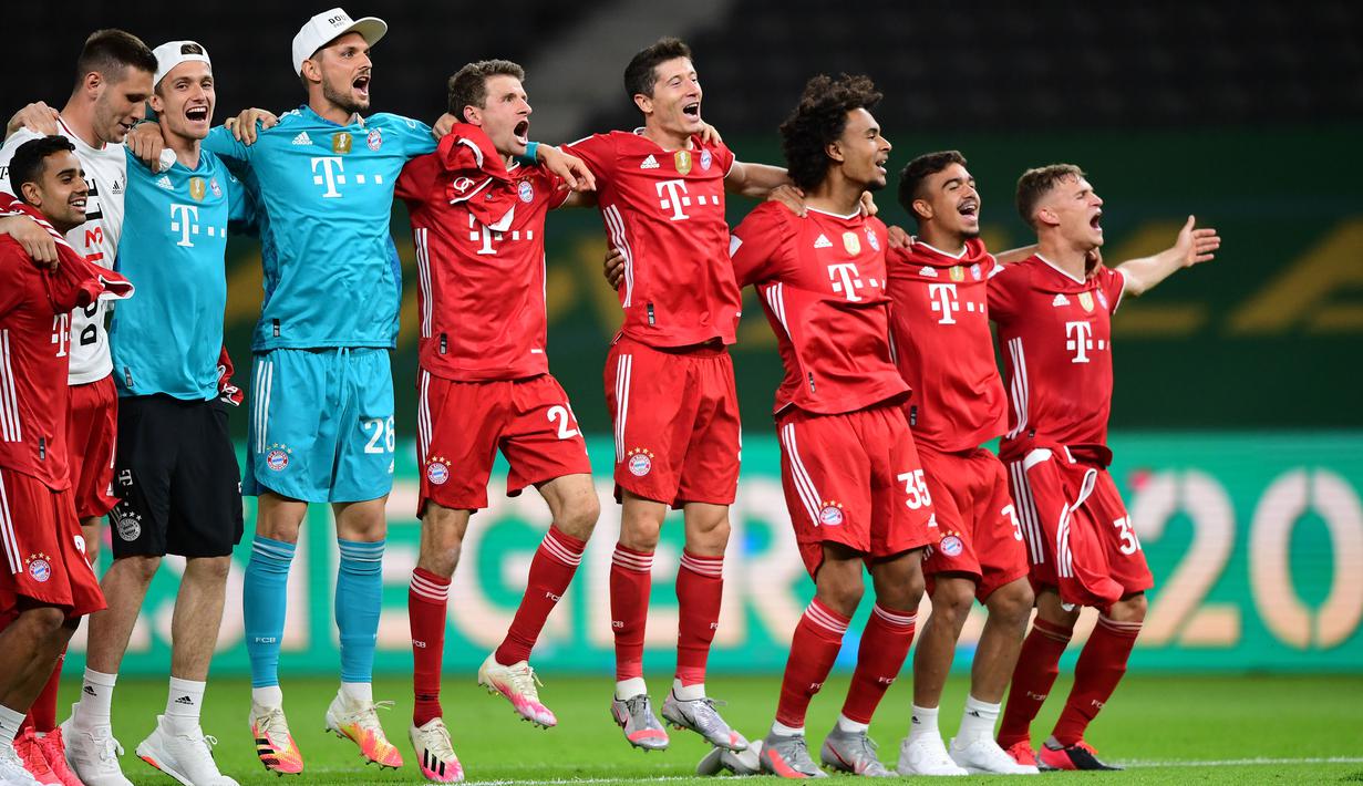 2. Bayern Muenchen (100 gol dari 34 pertandingan) - Banyer Muenchen mencetak 100 gol di komepetisi musim ini. Robert Lewandowski, Serge Gnabry, Thomas Muller, Philippe Coutinho dan Leon Goretzka menjadi sumber gol Bayern Muenchen. (AFP/Robert Michael/pool)