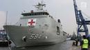 KRI Semarang-594 saat bersandar di dermaga 203, Jakarta, Jumat (15/3). Kapal itu tiba di Jakarta untuk memperkuat Unsur Satfib Komando Armada (Koarmada) I TNI AL setelah menjalani masa ujicoba dari Surabaya ke Jakarta. (Liputan6.com/Helmi Fithriansyah)