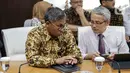 Wakil Menteri Keuangan Suahasil Nazara (kiri) berbincang saat mengikuti rapat koordinasi tingkat menteri di Kantor Kemenko PMK, Jakarta, Senin (17/2/2020). Rapat tertutup tersebut membahas program jaminan kesehatan nasional. (Liputan6.com/Faizal Fanani)