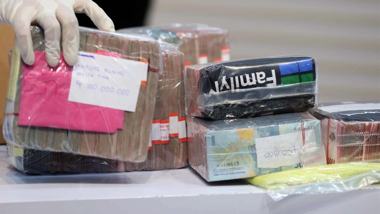 FOTO: KPK Sita Rp 2,6 Miliar dalam OTT Bupati Pati Sudewo