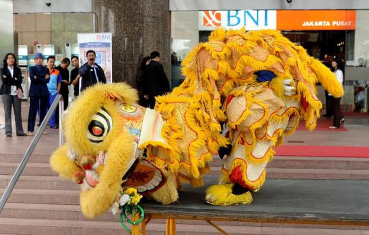 Atraksi barongsai hibur nasabah BNI